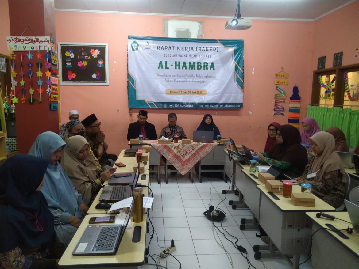SDIT Al Hambra Adakan Raker Guru dan Karyawan